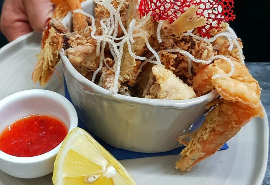 Calamaretti occhi di canna** fritti accompagnati da marmellata di peperoncini